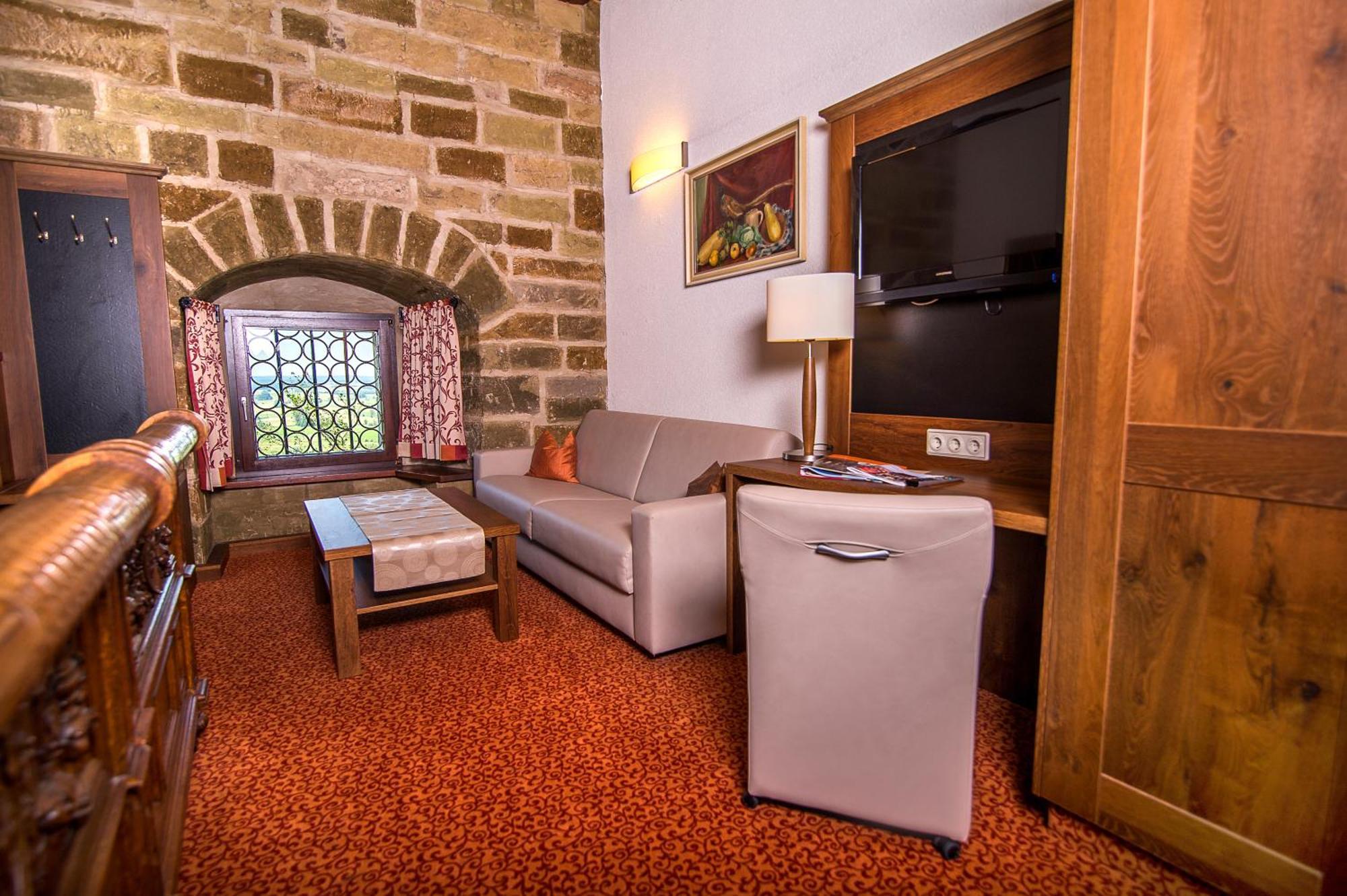 Burg 3*
